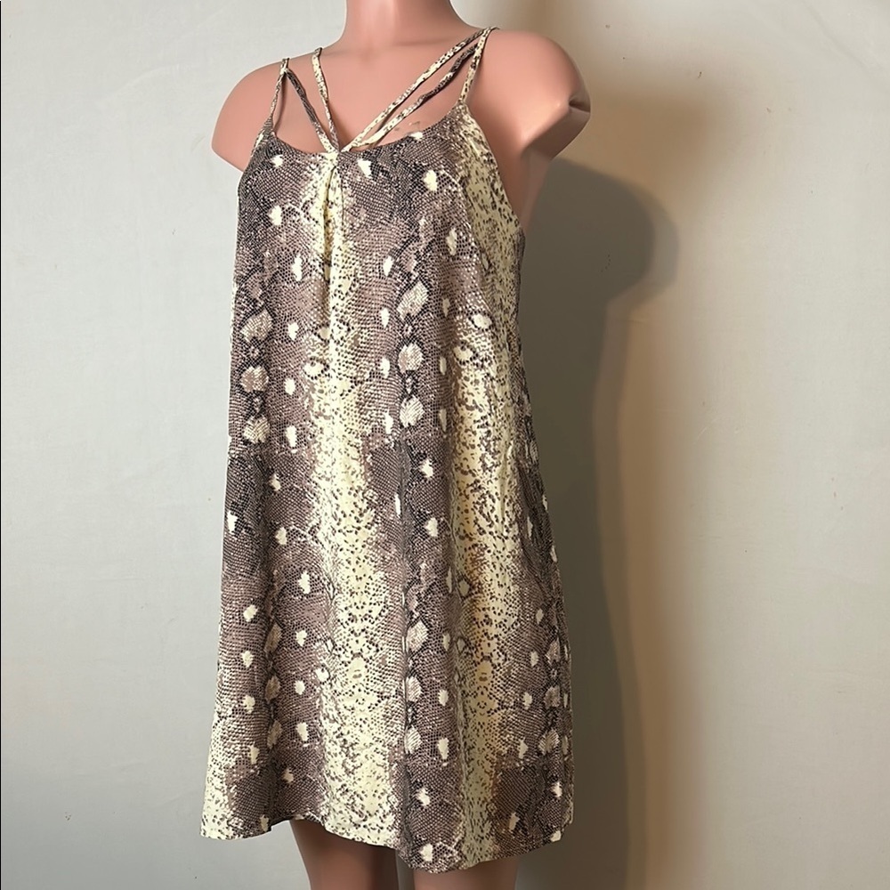 Entro Dress Women’s Spaghetti Strap Mini Dress Lined. Size L